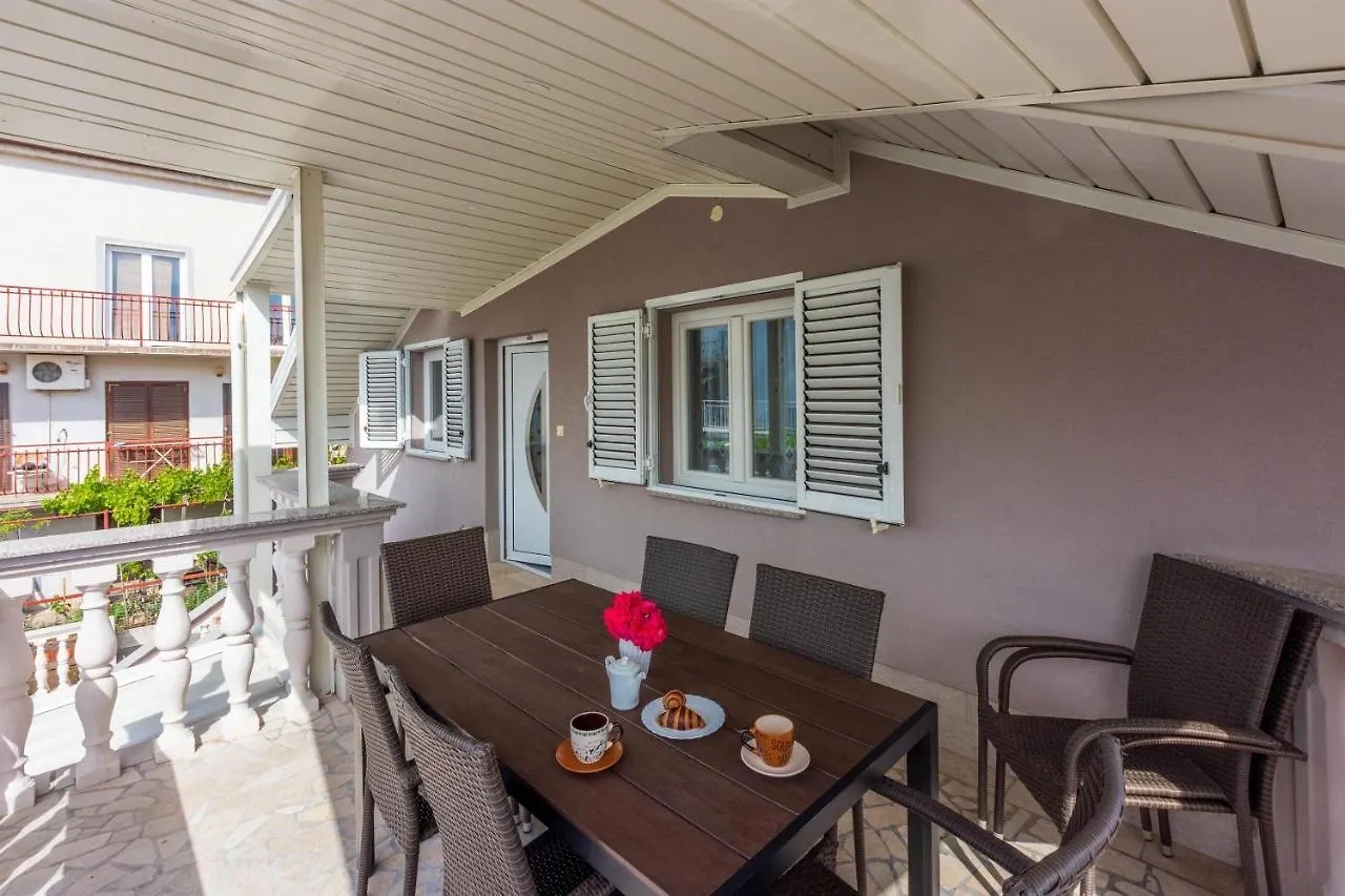 Apartments Mirela Crikvenica