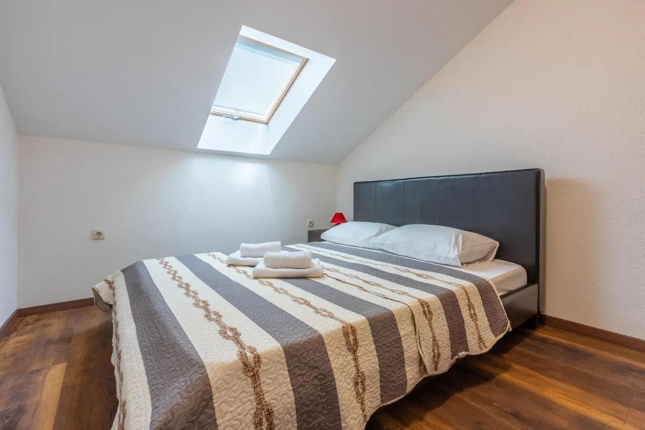 Apartments Mirela Crikvenica 0*,