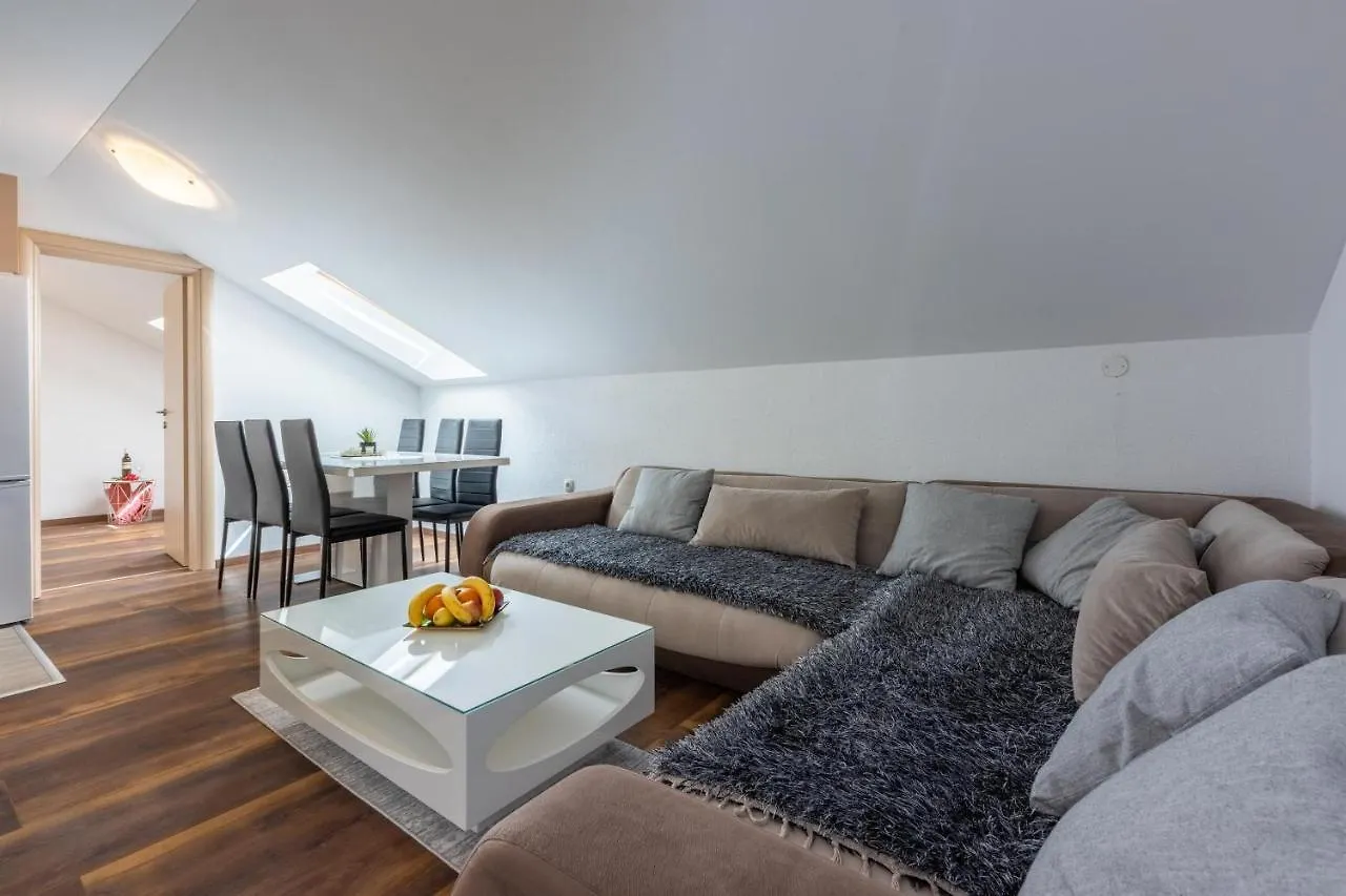 Apartments Mirela Crikvenica 0*,  Croatia